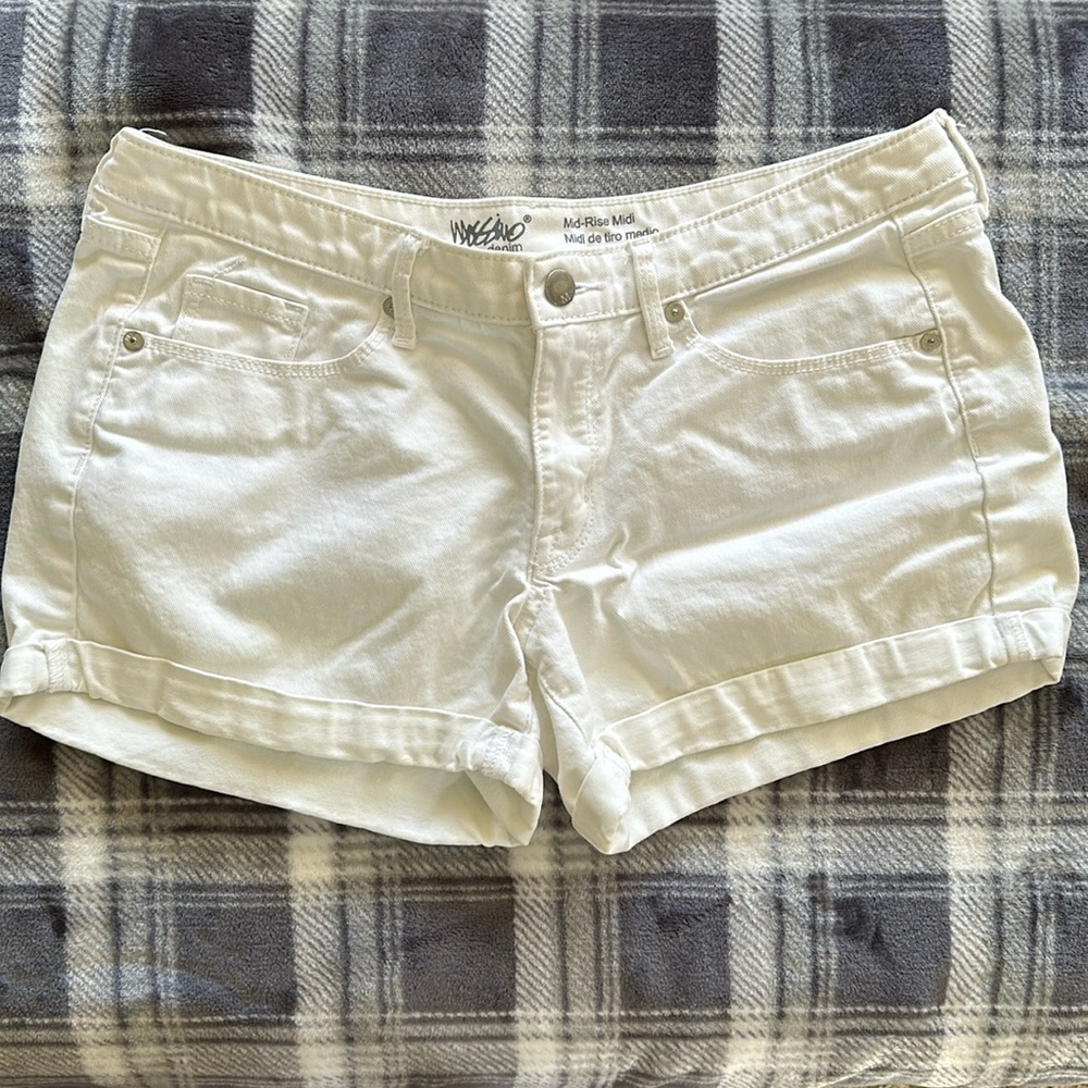 Mossimo Women’s White Denim Mid-Rise Jean Shorts